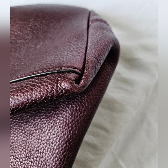 GUCCI EUC Hobo leather with metal chain & tassel - Picture 9 of 17